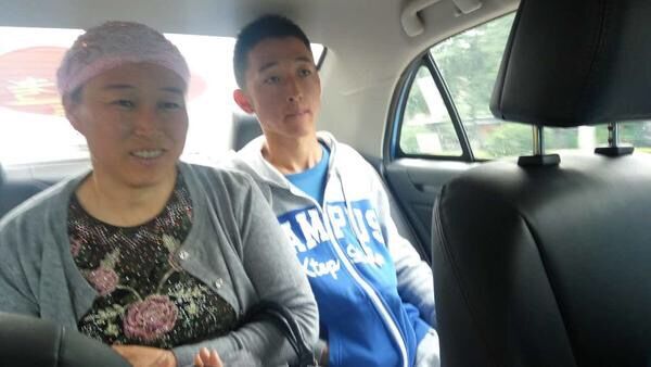 f.jpg 平?jīng)鲢葱履茉从邢挢?zé)任公司組織“愛(ài)心送考”車(chē)隊(duì)免費(fèi)接送考生(圖4)