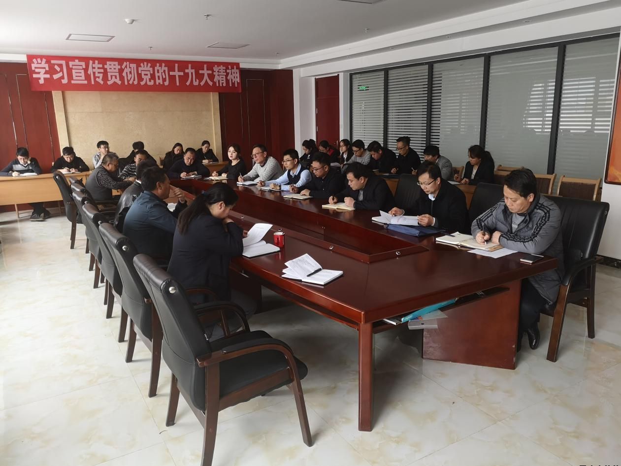 平?jīng)鲢垂菊匍_機(jī)關(guān)人員進(jìn)下屬企業(yè)掛職鍛煉參與生產(chǎn)經(jīng)營(yíng)工作動(dòng)員會(huì)(圖2) 平?jīng)鲢垂菊匍_機(jī)關(guān)人員進(jìn)下屬企業(yè)掛職鍛煉參與生產(chǎn)經(jīng)營(yíng)工作動(dòng)員會(huì)(圖2)