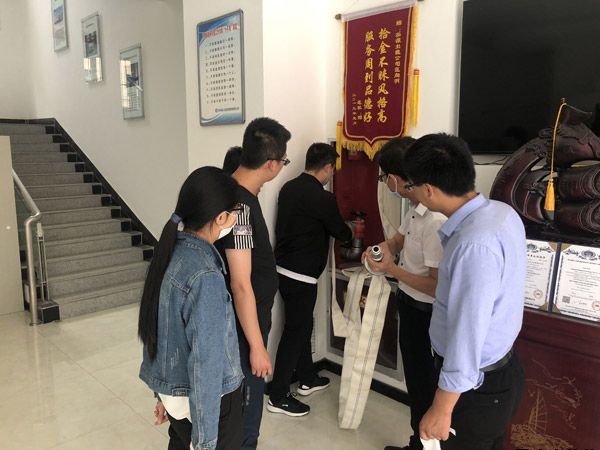 泓源新能源公司、出租車公司聯(lián)合開展消防安全演練(圖2)