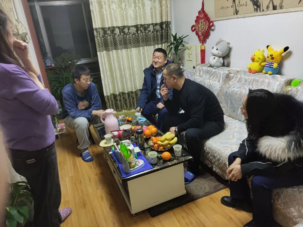 關愛員工冷暖 傳遞組織溫情——市產投集團組織開展員工家訪活動(圖2) 關愛員工冷暖 傳遞組織溫情——市產投集團組織開展員工家訪活動(圖2)