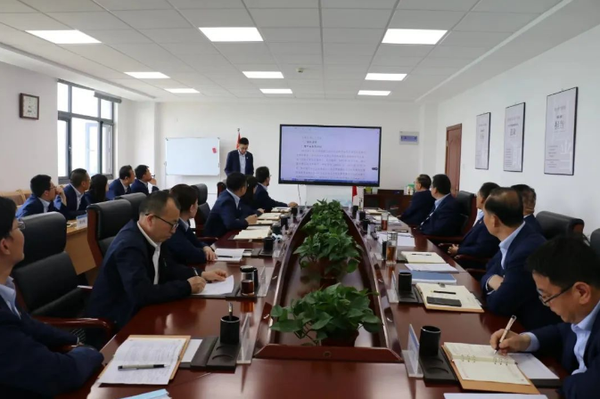 市產(chǎn)投集團召開黨委理論中心組集體學(xué)習(xí)會議(圖2)