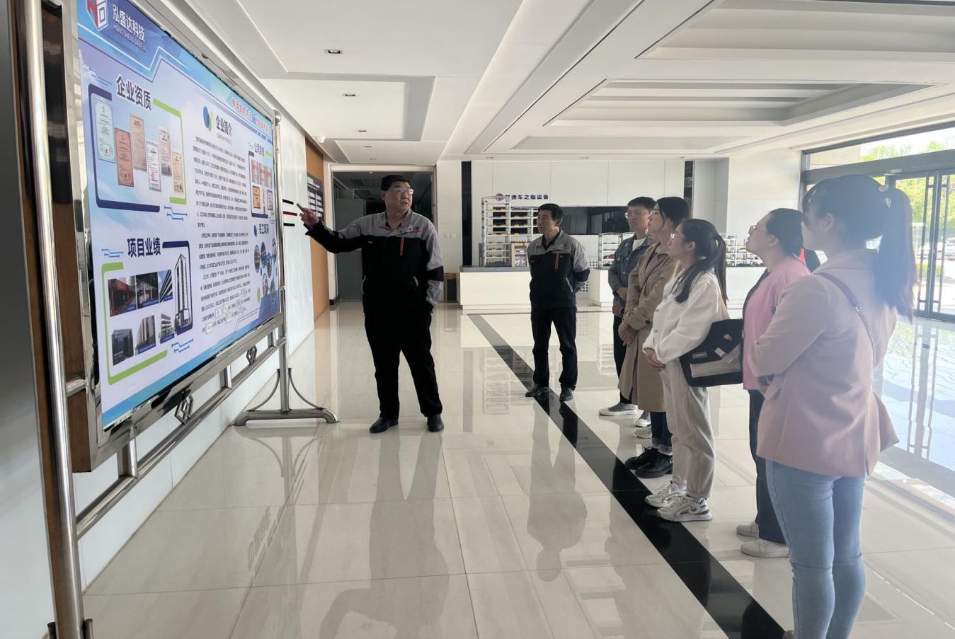 市產(chǎn)投集團開展新員工入職培訓(xùn)(圖3) 市產(chǎn)投集團開展新員工入職培訓(xùn)(圖3)